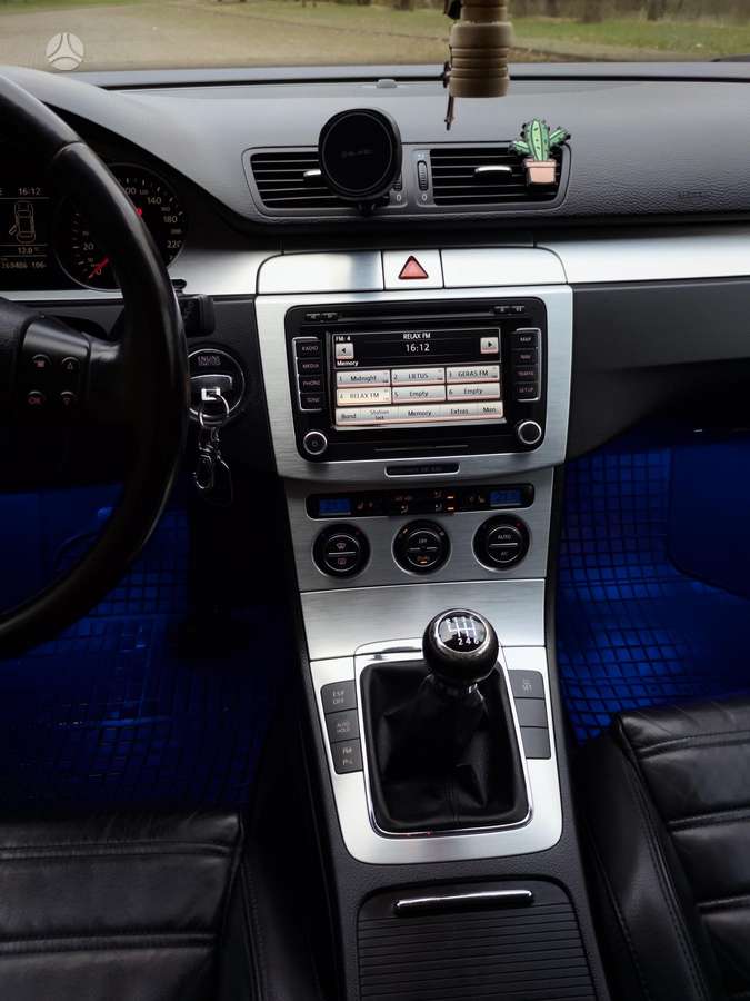 Volkswagen Passat 2009 — photo 16