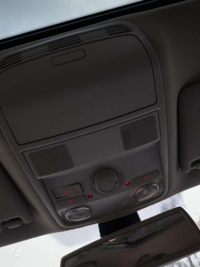 Volkswagen Passat 2009 — photo 19