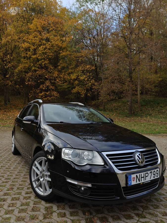 Volkswagen Passat 2009 — rear view