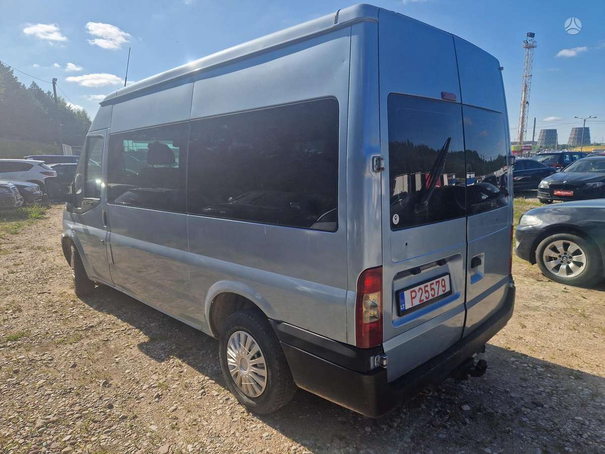 Ford Transit 2008 — вигляд ззаду