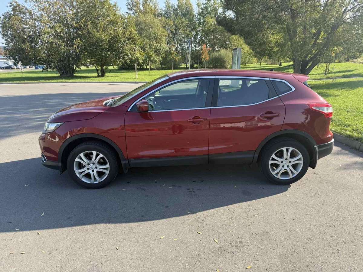 Nissan Qashqai 2015 — вигляд ззаду