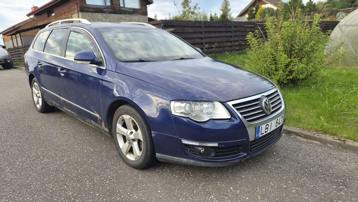 Volkswagen Passat 2006 — rear view