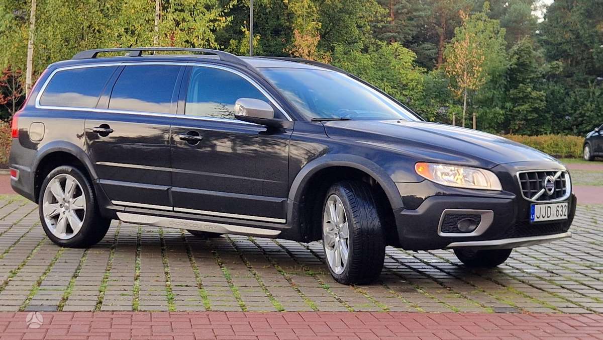 Volvo XC70 2011 — салон