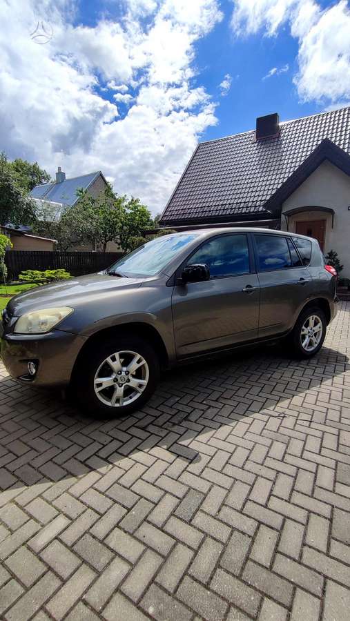 Toyota RAV4 2009 — салон