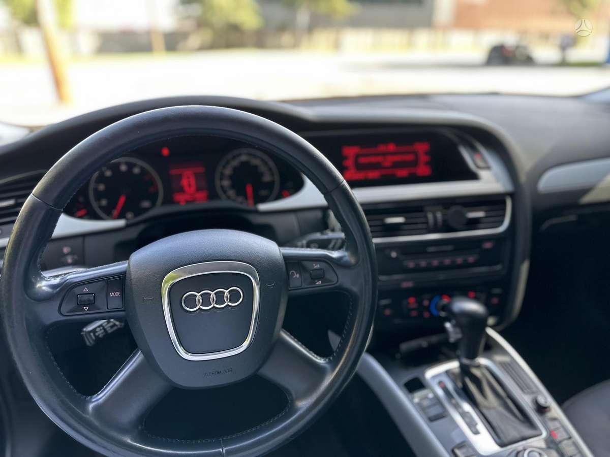Audi A4 2009 — photo 11