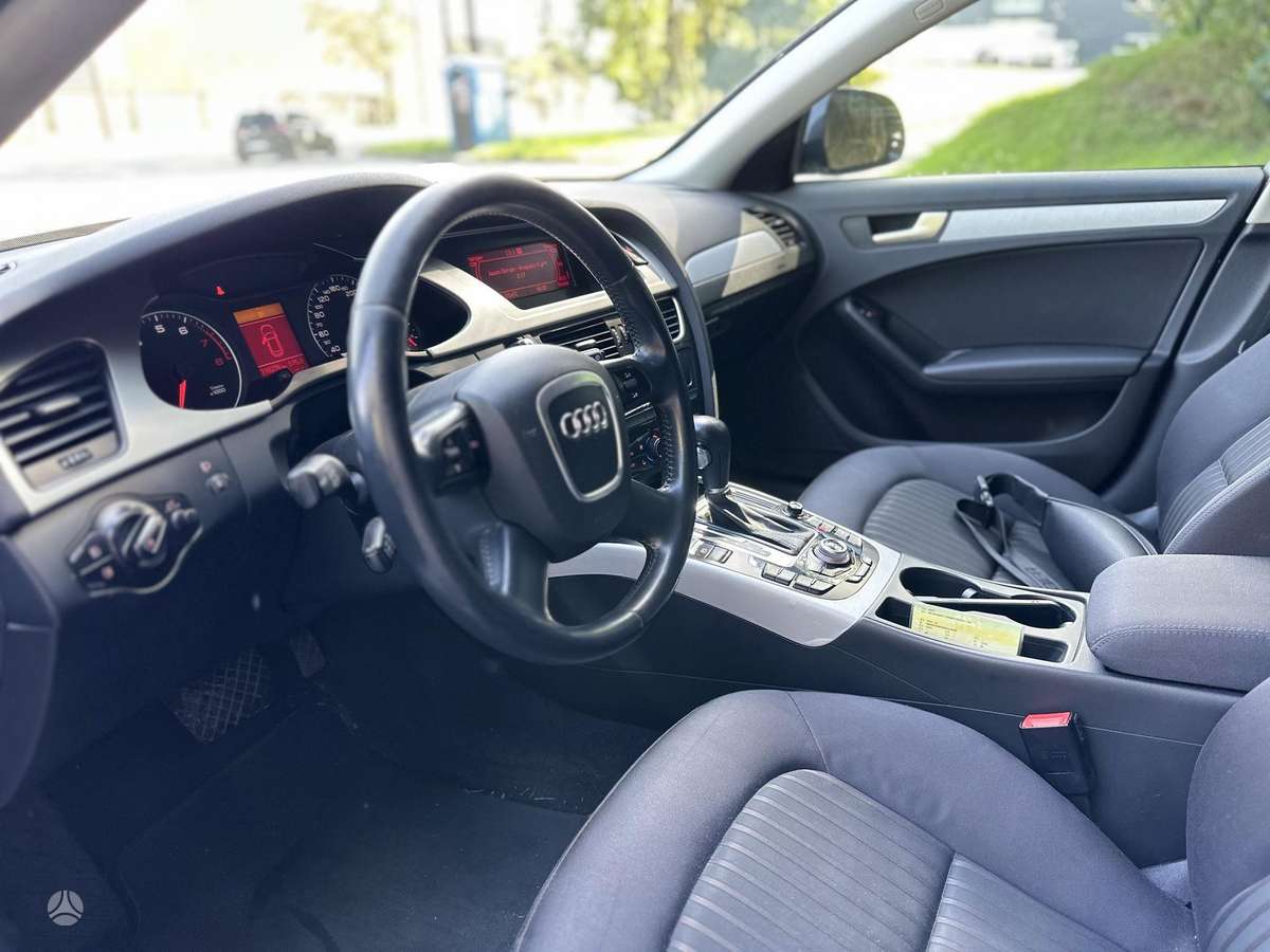 Audi A4 2009 — photo 12