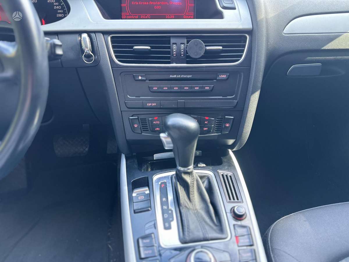 Audi A4 2009 — photo 14