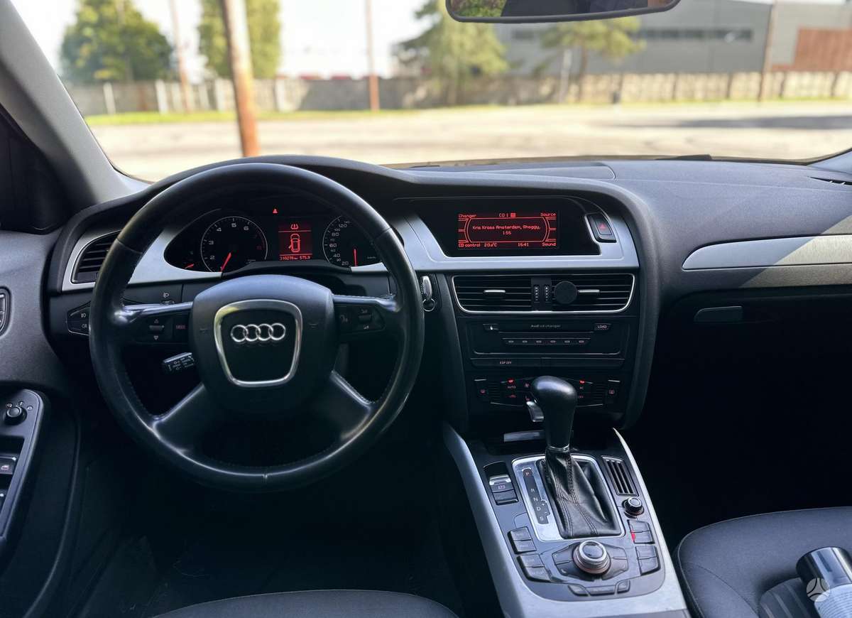 Audi A4 2009 — photo 16