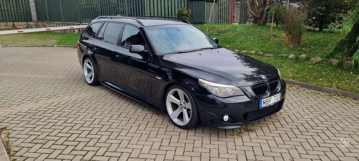 BMW 525 2005 — rear view