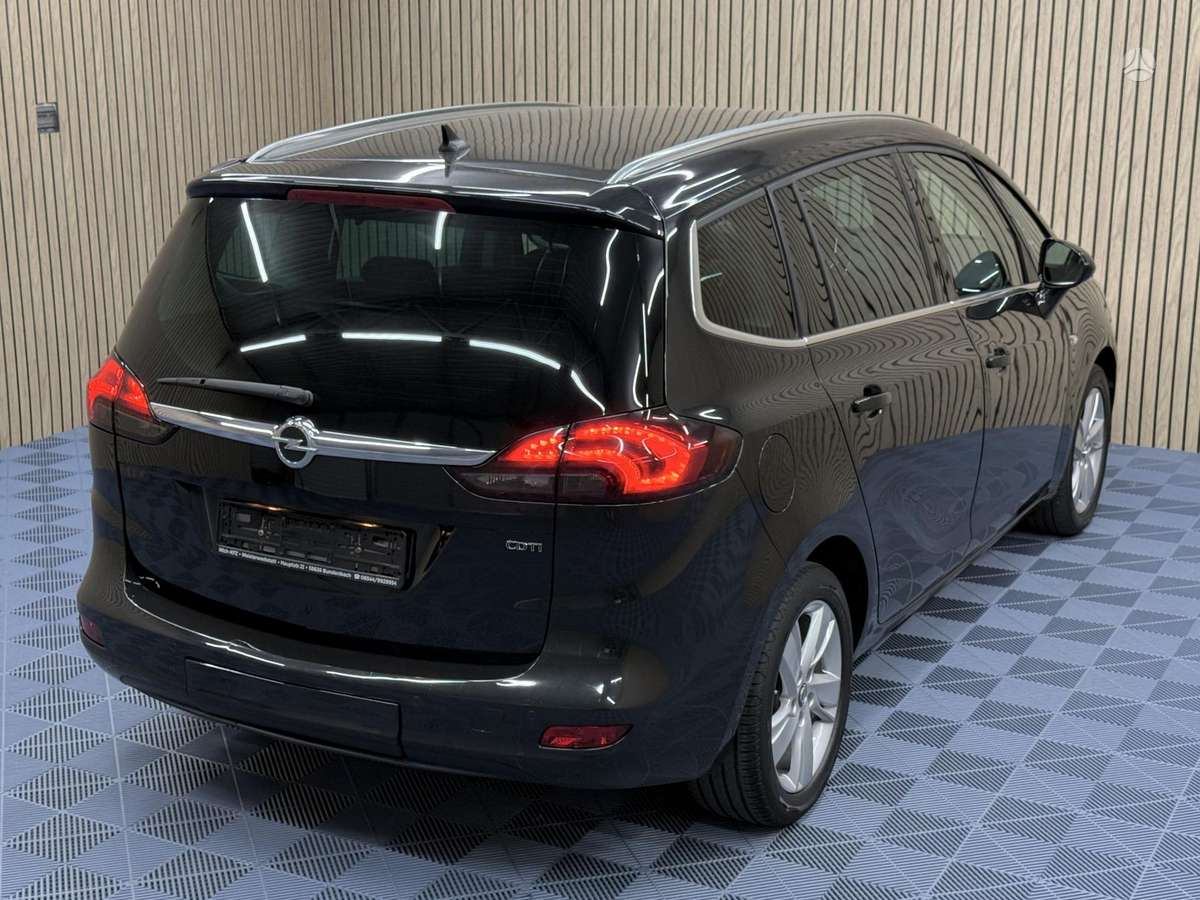 Opel Zafira 2014 — photo 11