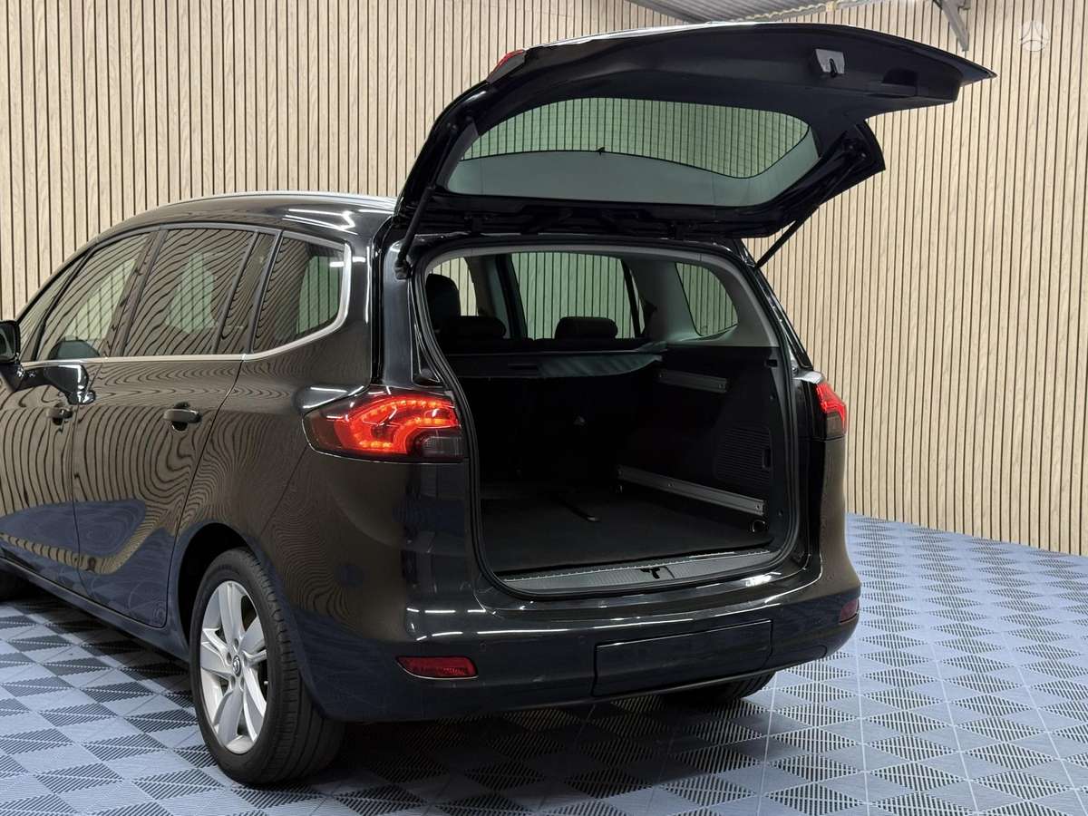 Opel Zafira 2014 — photo 12