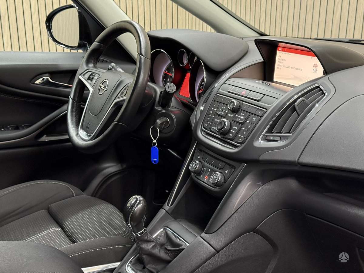 Opel Zafira 2014 — photo 18