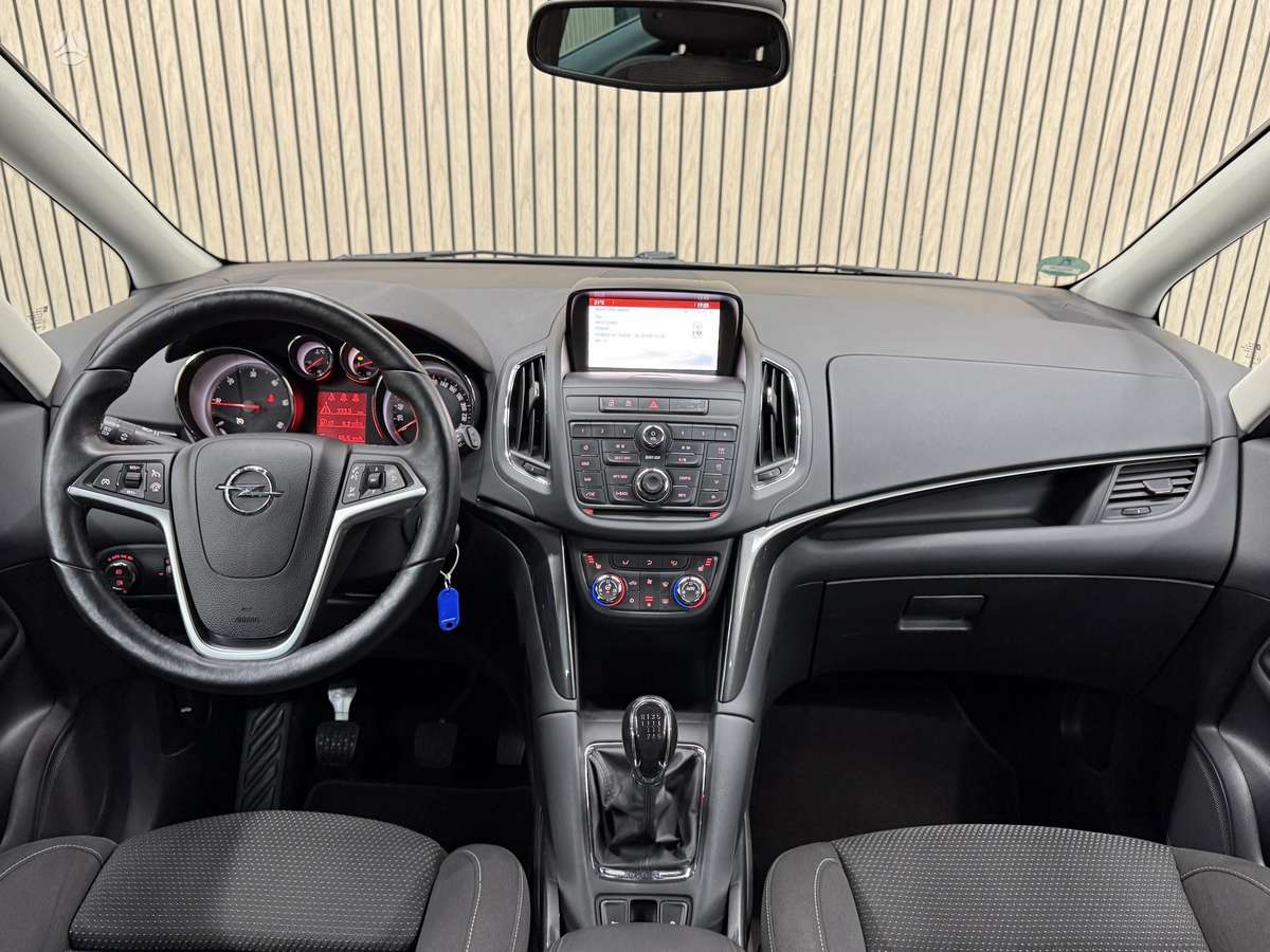Opel Zafira 2014 — photo 19