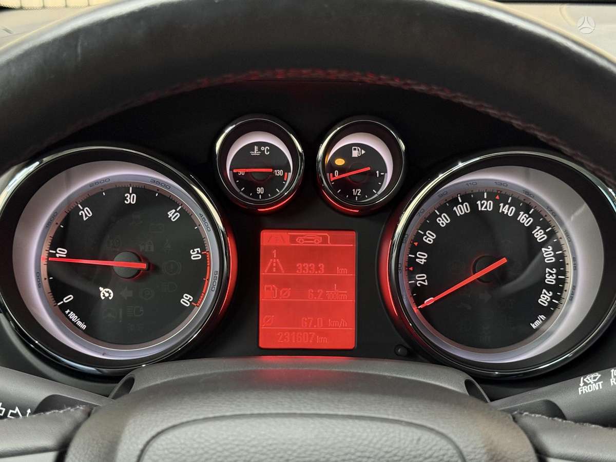 Opel Zafira 2014 — photo 23