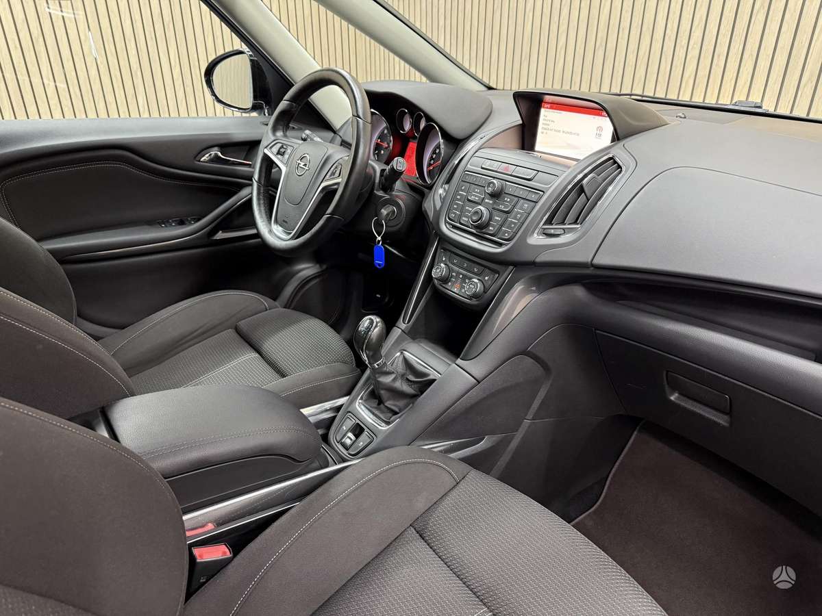 Opel Zafira 2014 — photo 27