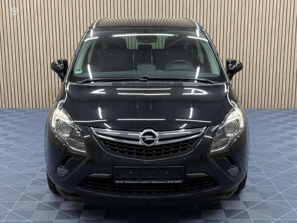Opel Zafira 2014 — interior