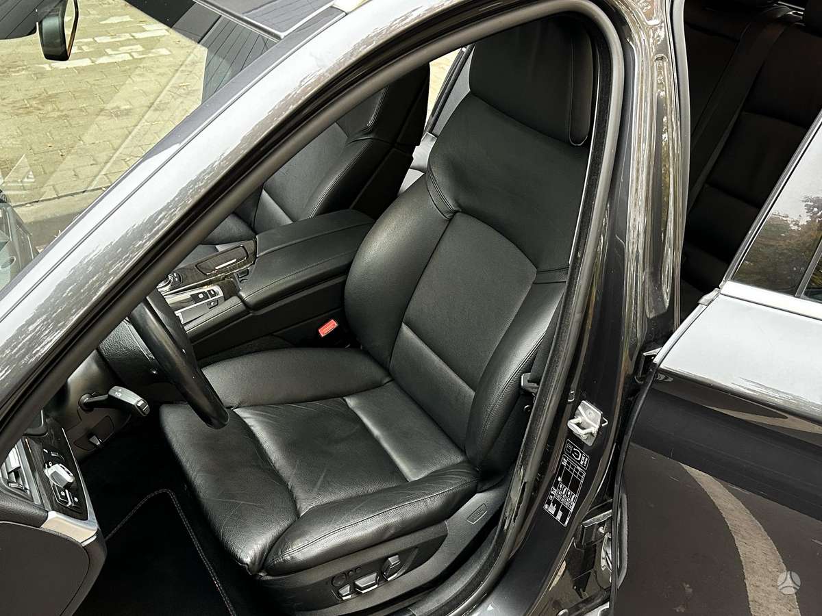 BMW 525 2012 — photo 19