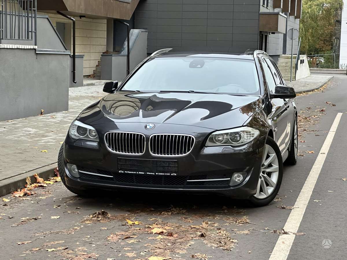 BMW 525 2012 — rear view