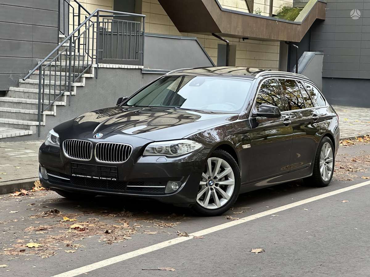 BMW 525 2012 — interior