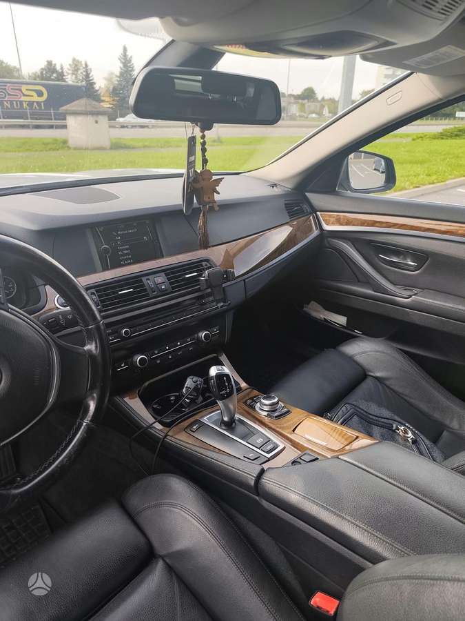 BMW 520 2010 — photo 9