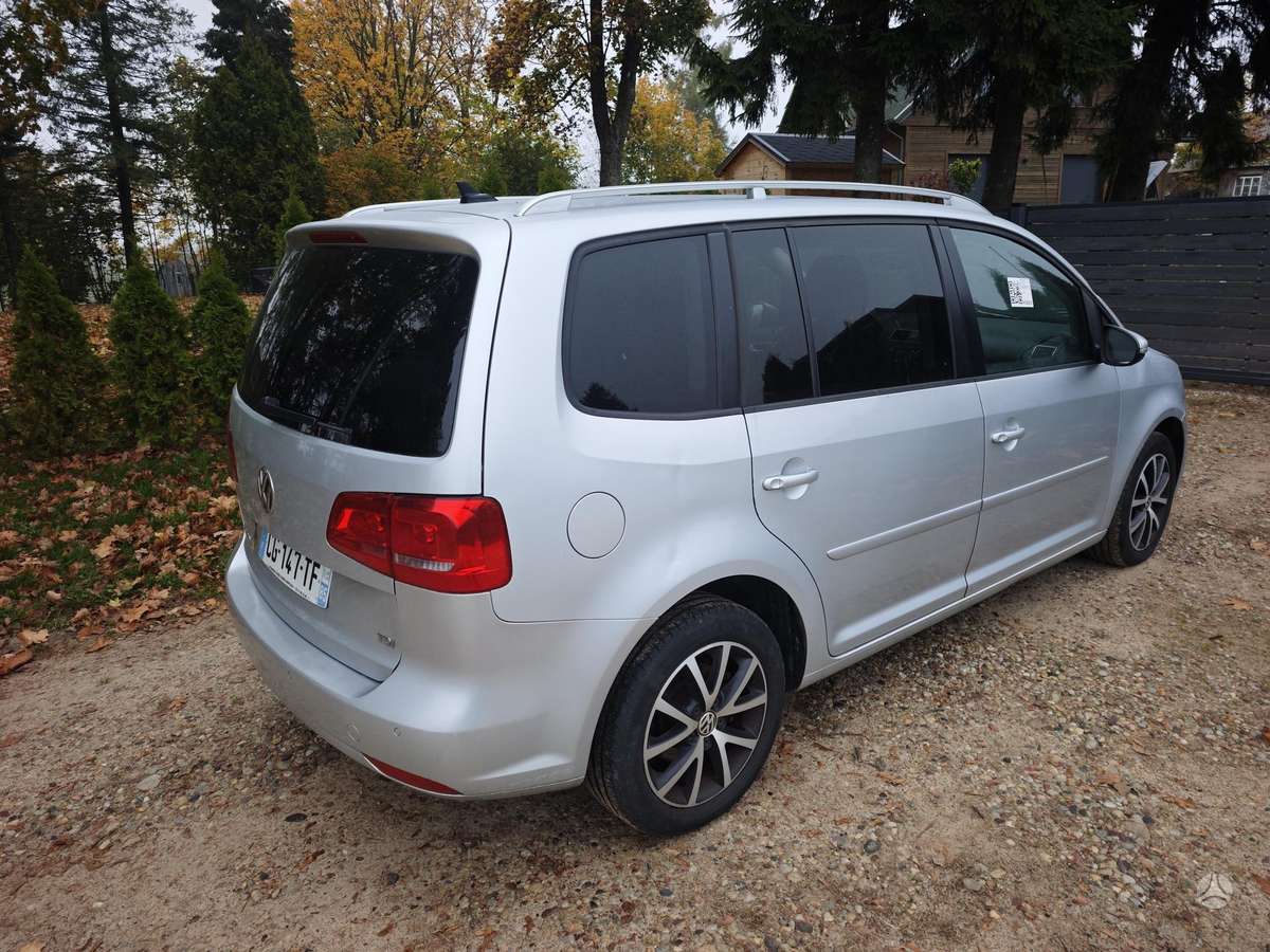 Volkswagen Touran 2012 — photo 11