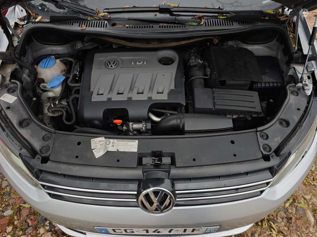 Volkswagen Touran 2012 — photo 13
