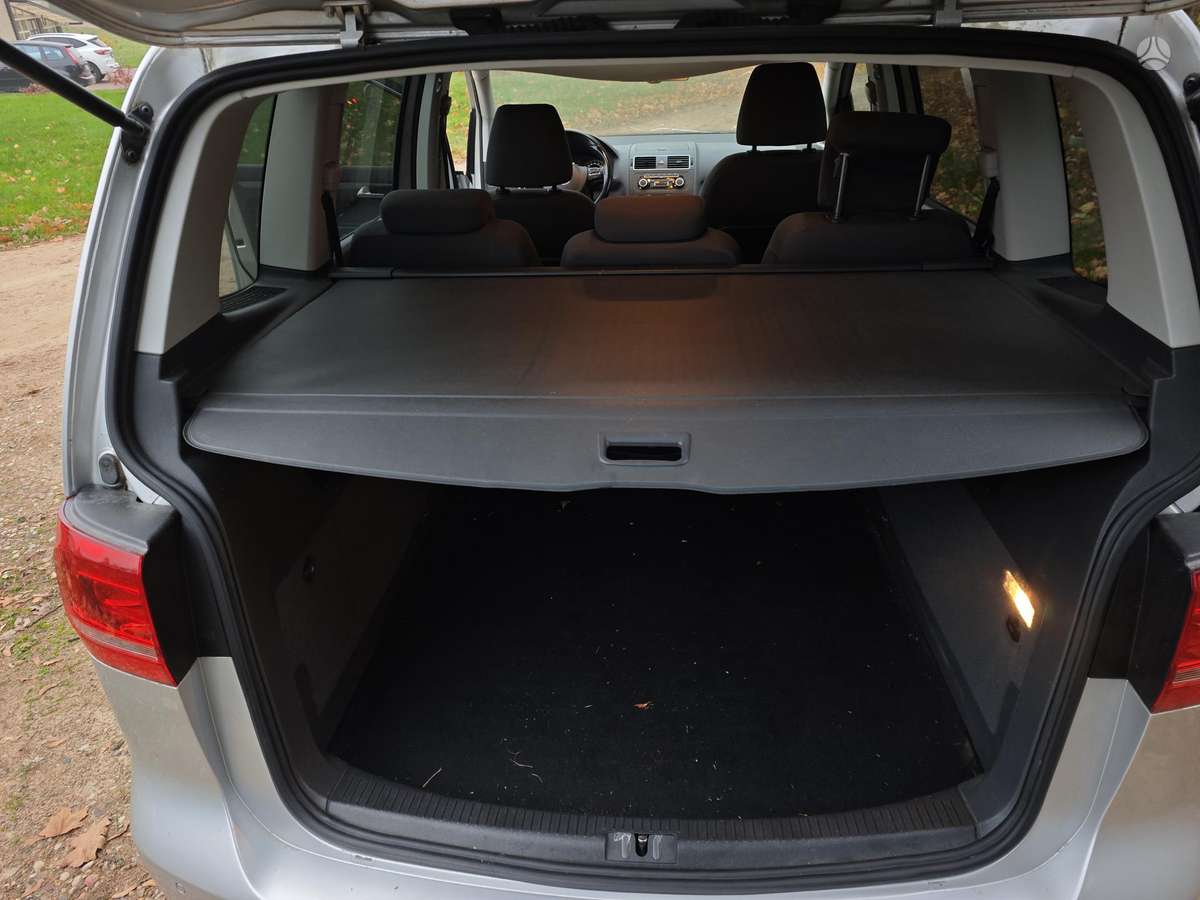 Volkswagen Touran 2012 — photo 14