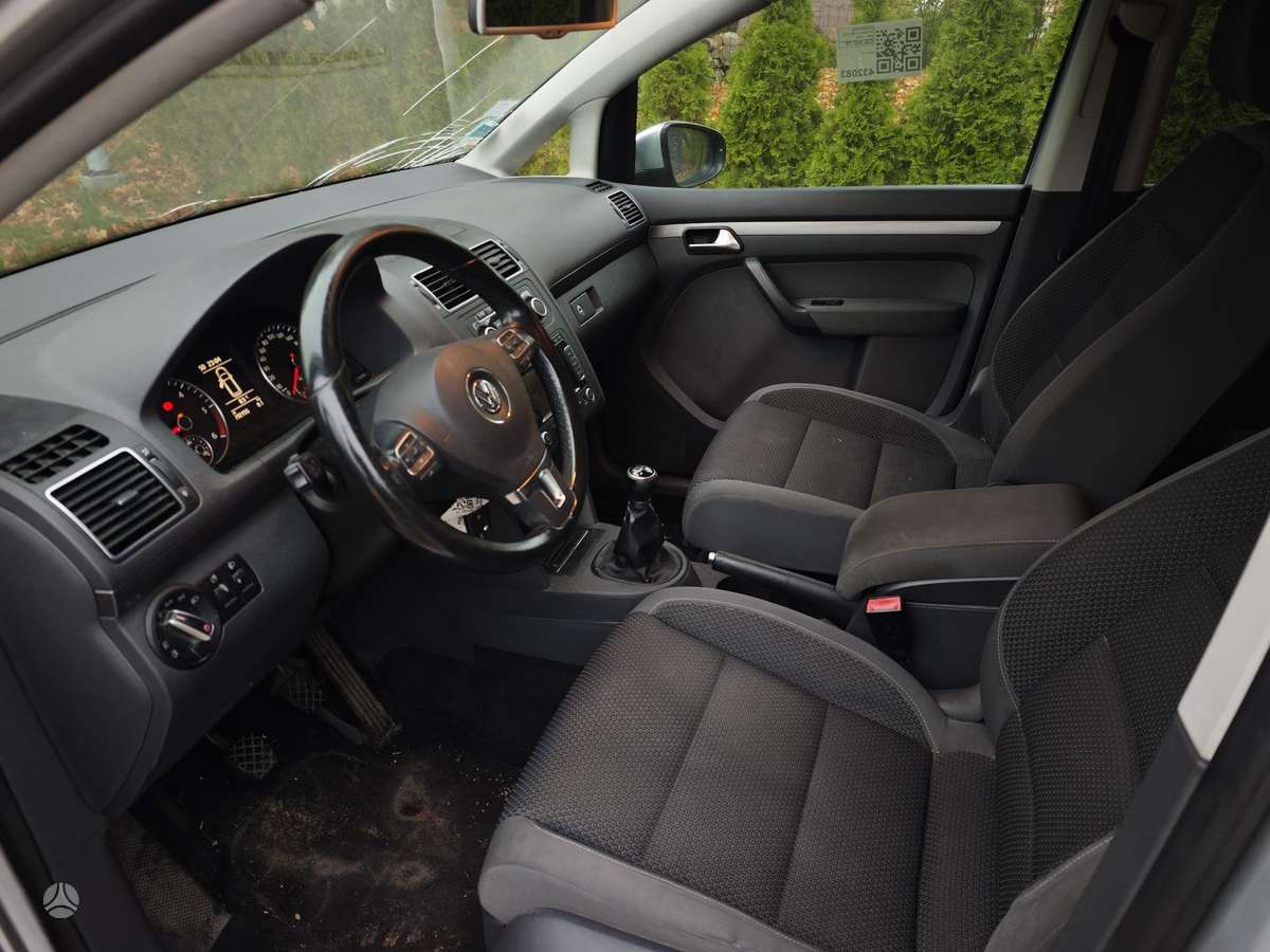 Volkswagen Touran 2012 — photo 15