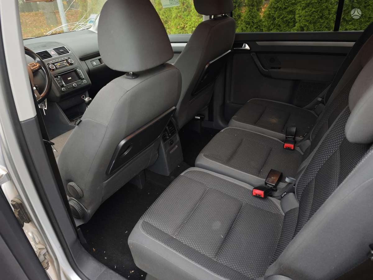 Volkswagen Touran 2012 — photo 16