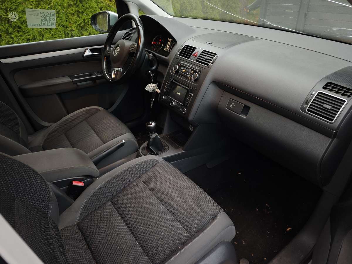 Volkswagen Touran 2012 — photo 17