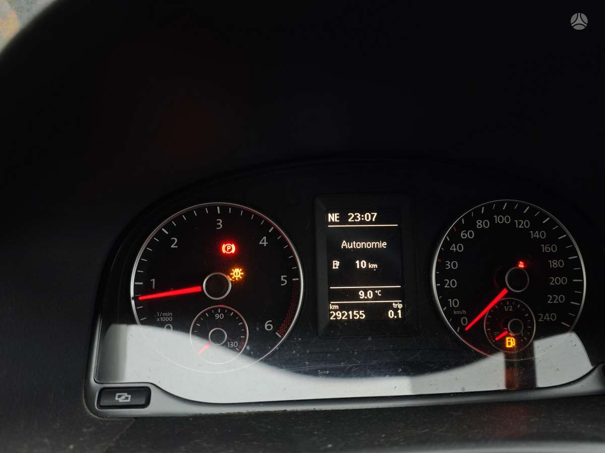 Volkswagen Touran 2012 — photo 18