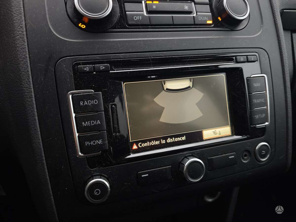 Volkswagen Touran 2012 — photo 20