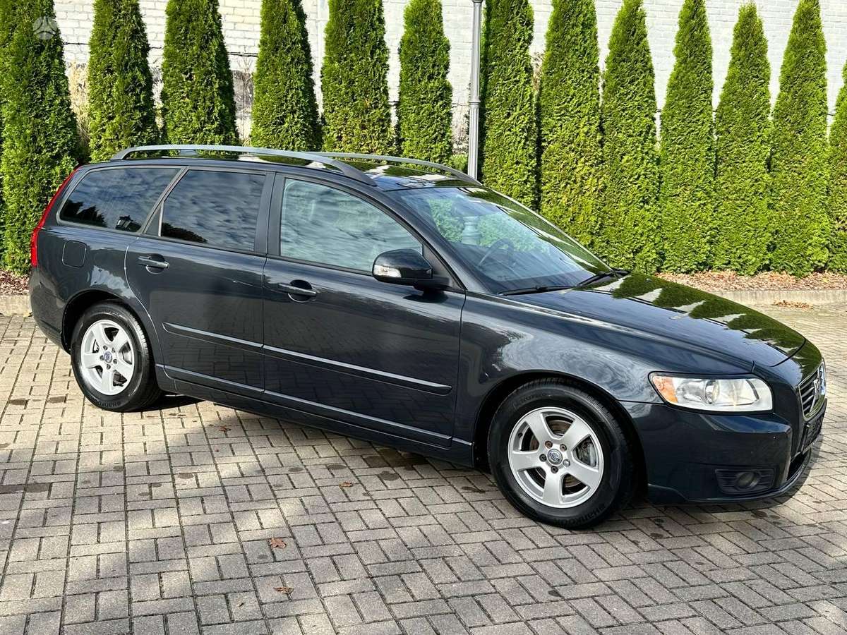 Volvo V50 2010 — вигляд ззаду