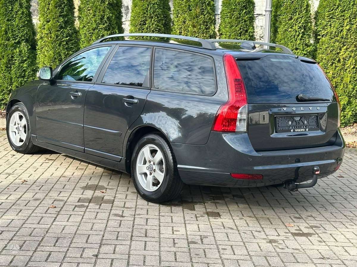 Volvo V50 2010 — салон