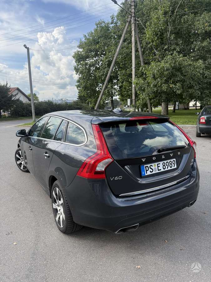 Volvo V60 2013 — салон