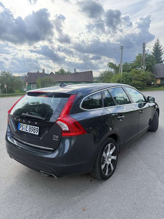 Volvo V60 2013 — двигун 2400 cm³, 280 HP (206kW)