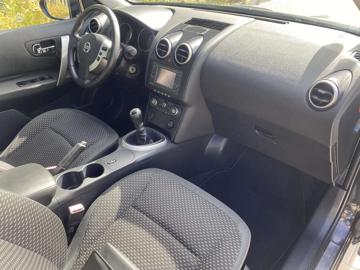 Nissan Qashqai+2 2010 — photo 16