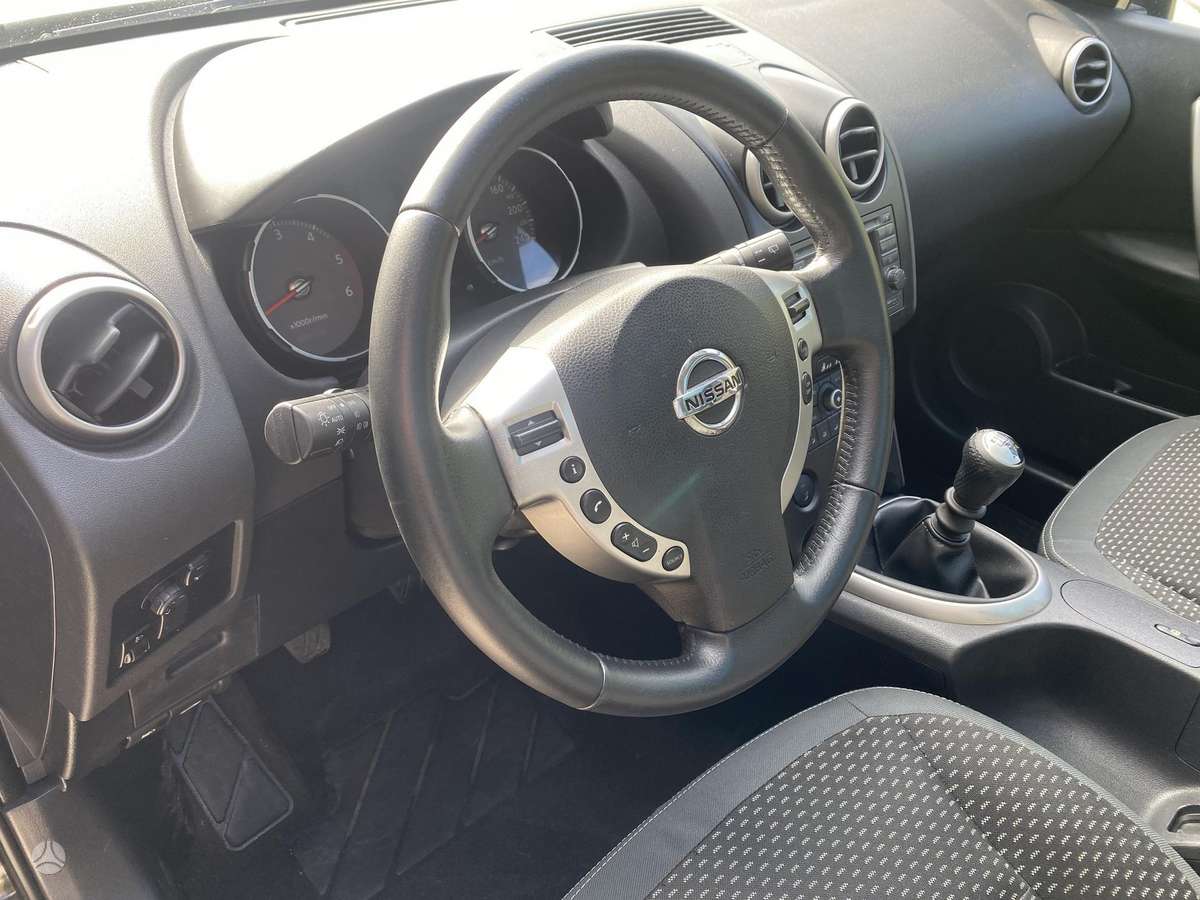Nissan Qashqai+2 2010 — photo 8