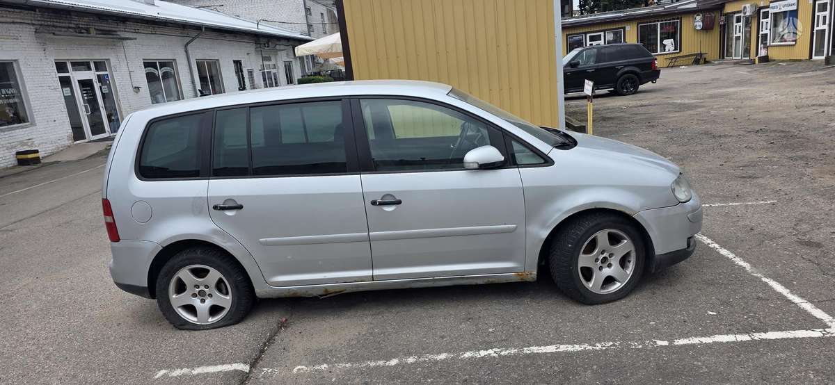 Volkswagen Touran 2005 — engine 1896 cm³, 105 HP (77kW)