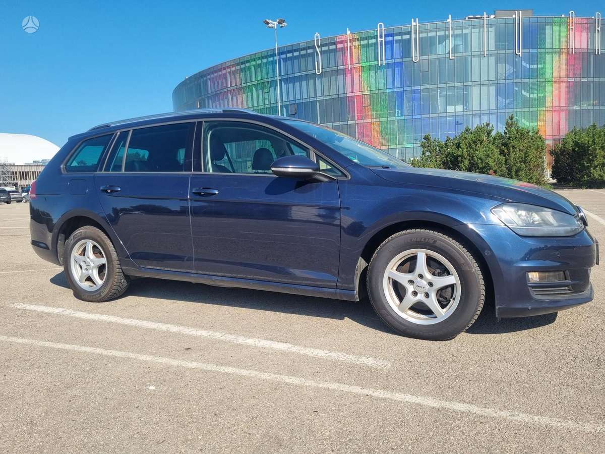 Volkswagen Golf 2013 — вигляд ззаду