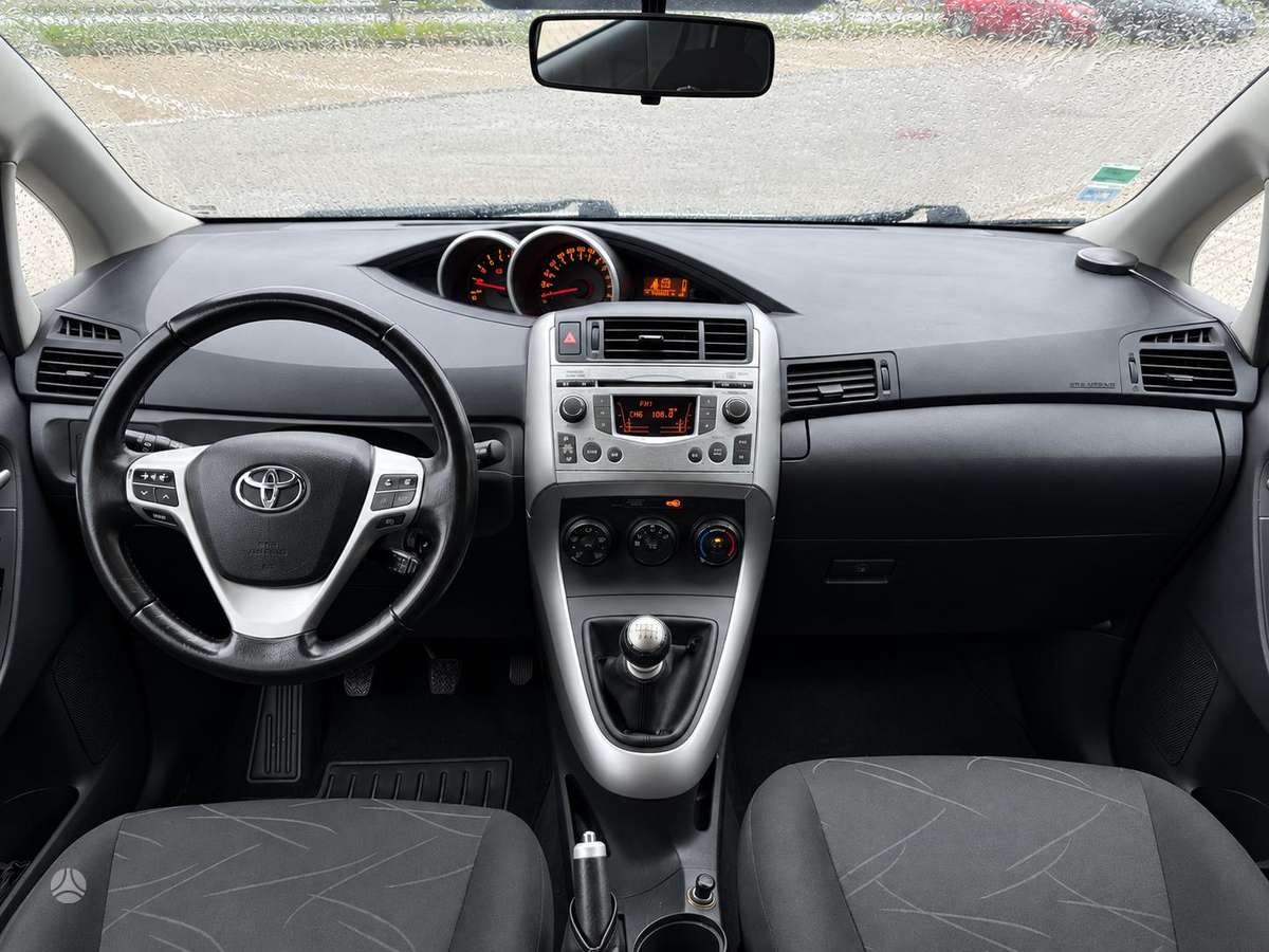 Toyota Verso 2012 — photo 11