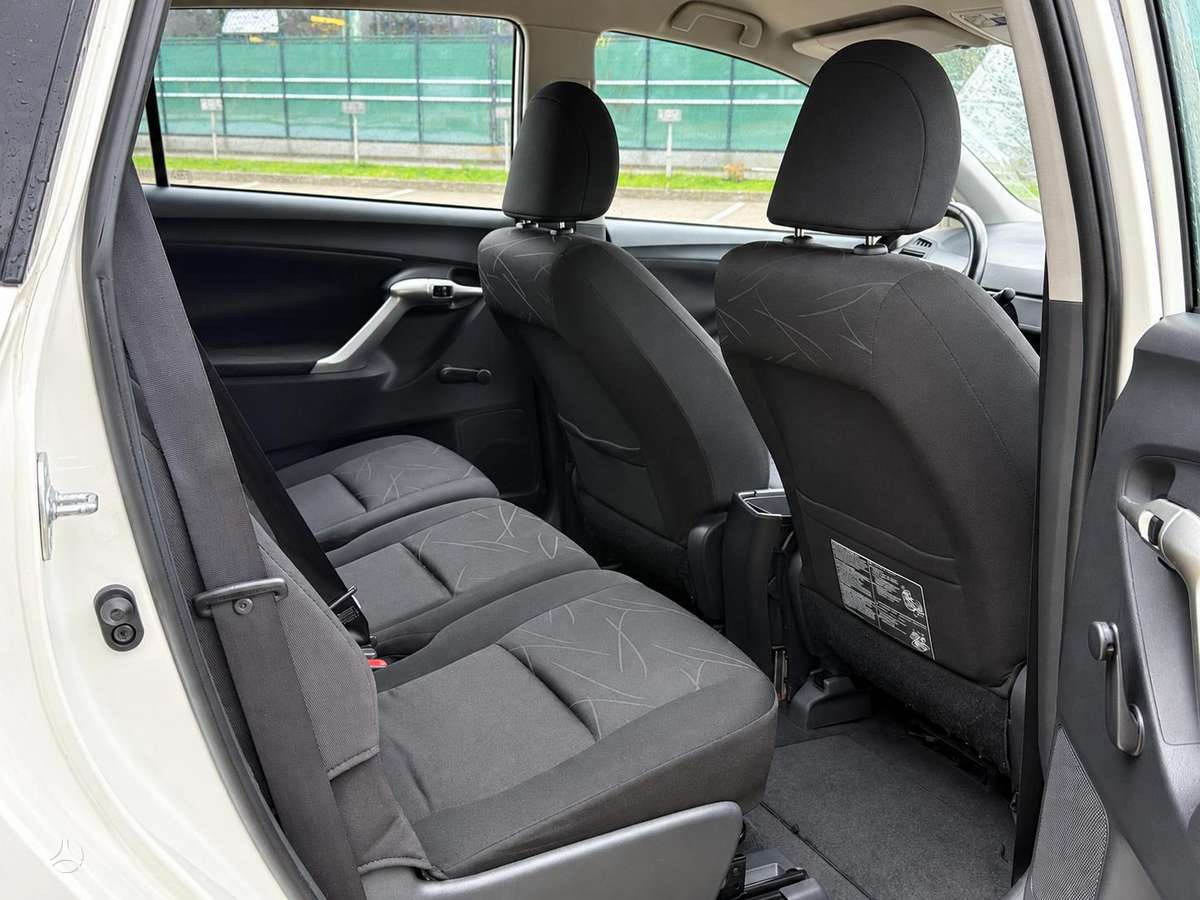 Toyota Verso 2012 — photo 13