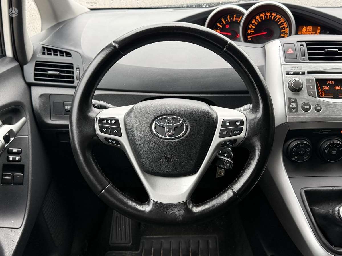 Toyota Verso 2012 — photo 15
