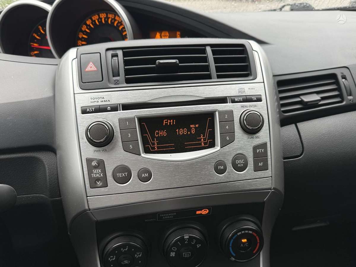 Toyota Verso 2012 — photo 18