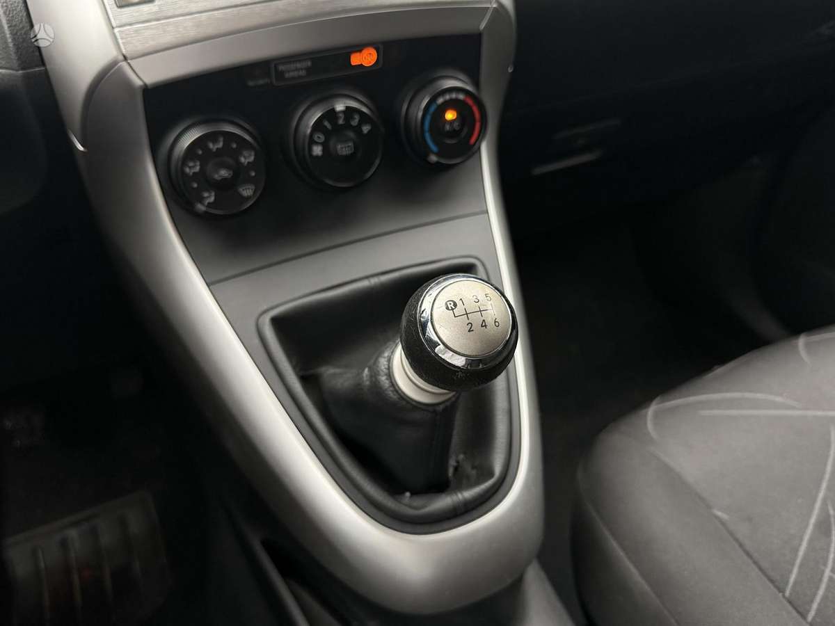 Toyota Verso 2012 — photo 20