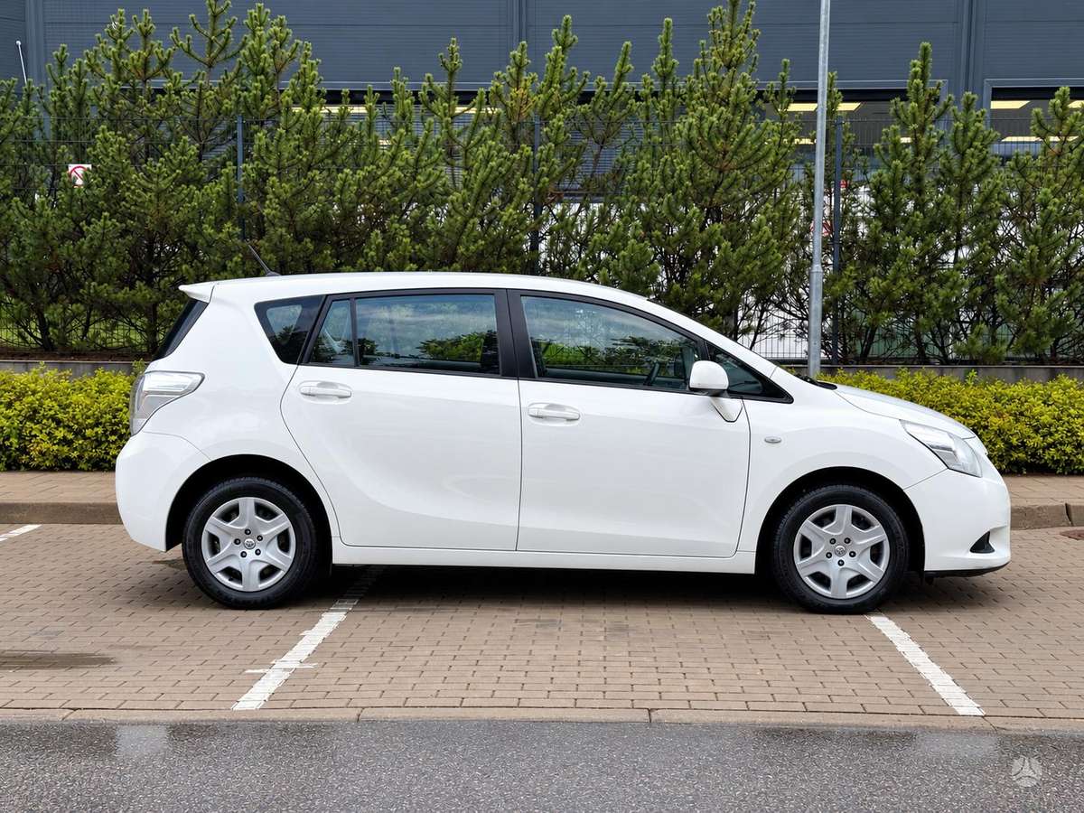 Toyota Verso 2012 — photo 7
