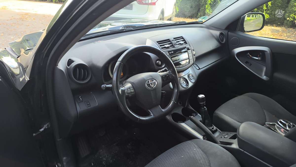 Toyota RAV4 2012 — photo 6