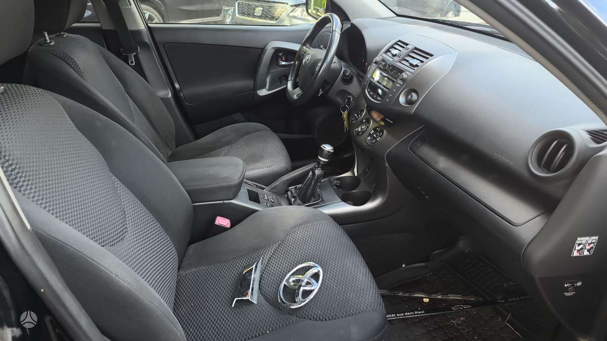 Toyota RAV4 2012 — photo 8