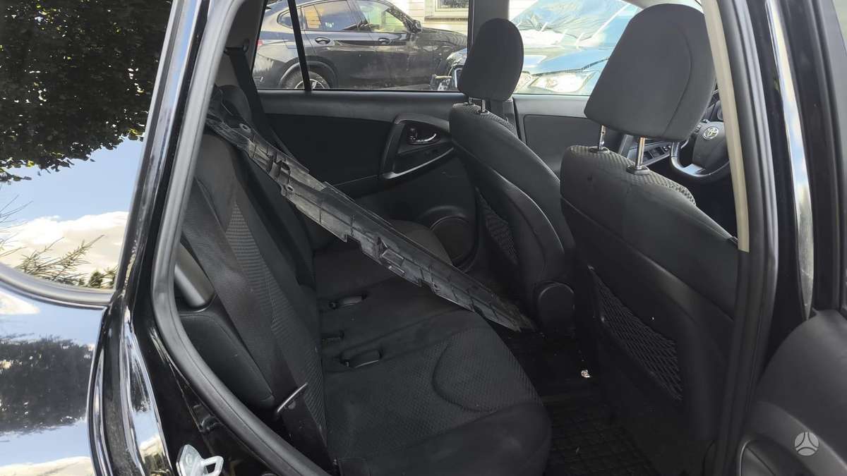 Toyota RAV4 2012 — photo 9