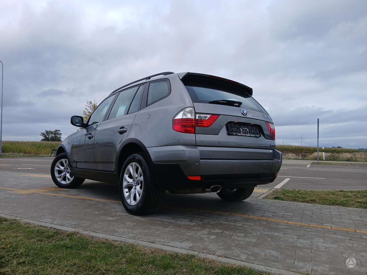 BMW X3 2010 — rear view